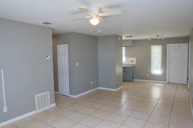 Photo - 434 W 17th St