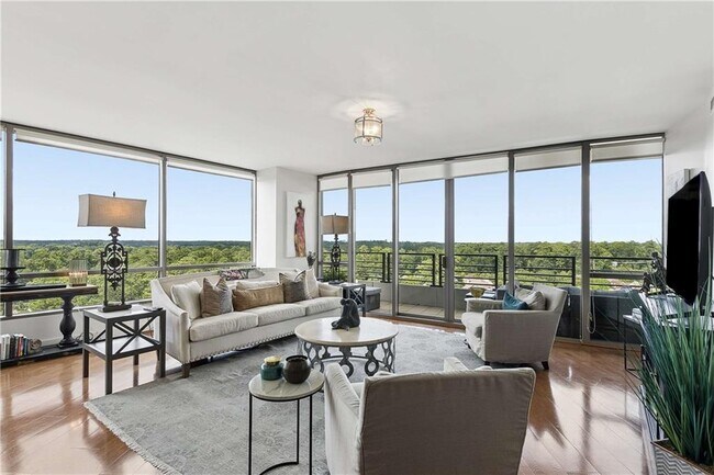 Building Photo - 700 Park Regency Pl NE Unit 1607