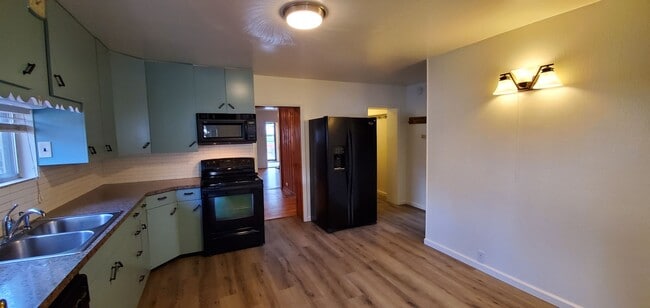 Photo - Charming 4-bedroom in Golden