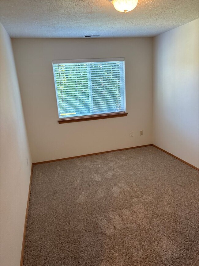 204 SE Kane Dr
