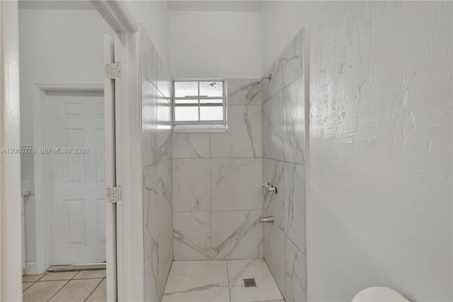 Building Photo - 536 NW 25th Ave Unit C