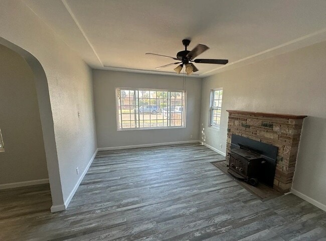 Photo - 1325 W Fountain Way