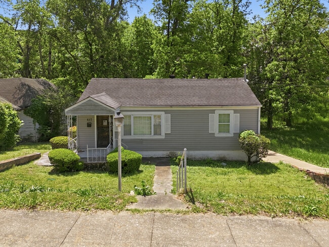 Photo - 517 11th Ct W