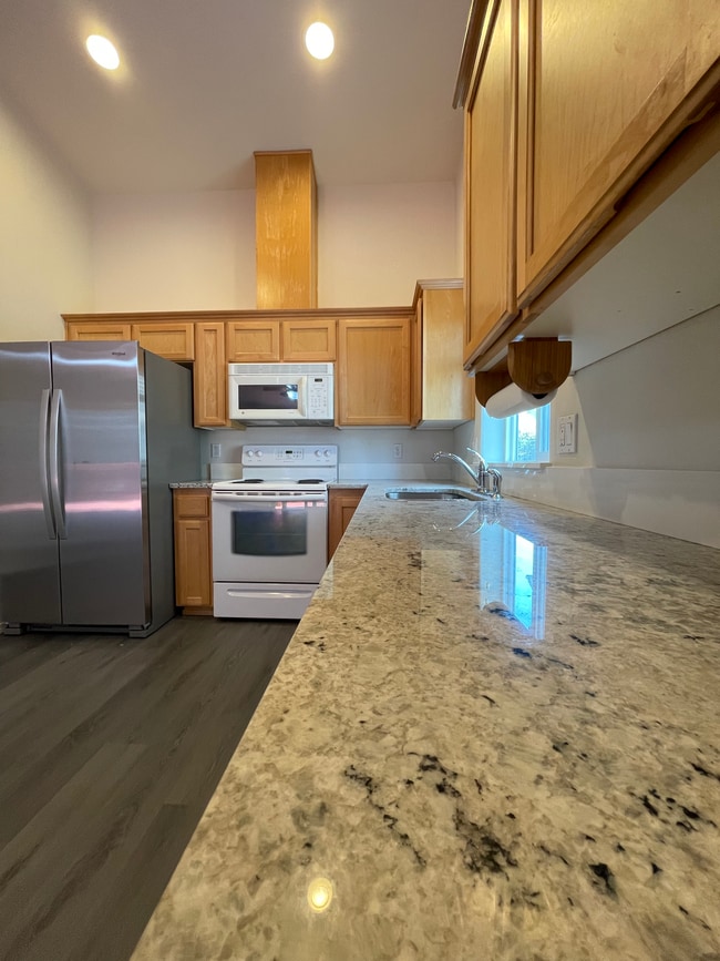 Photo - 5255 Mac St SE