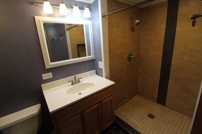 Building Photo - 10002 N Whitworth Dr Unit Big