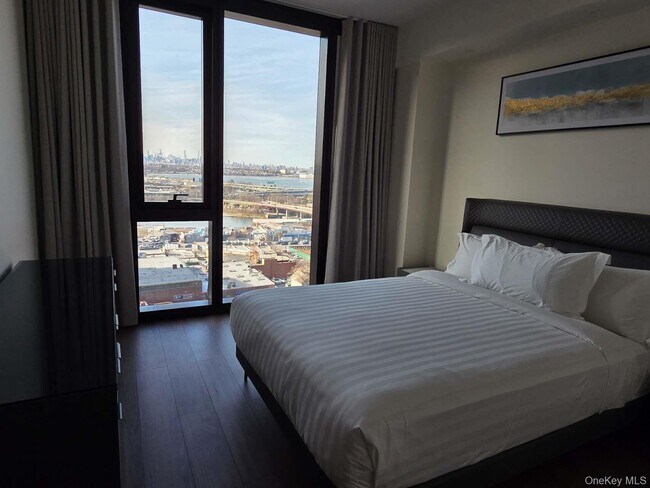 Photo - 36-21 Prince St