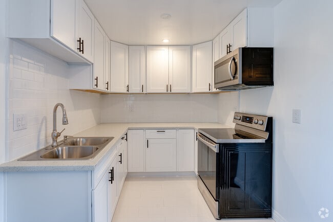 2BR, 1BA - 750SF