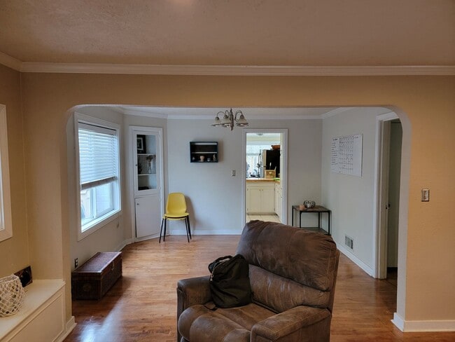 Photo - Beautiful 5 Bed, 2 Bath Single-Family House with Large Fenced Backyard Close to OSU!