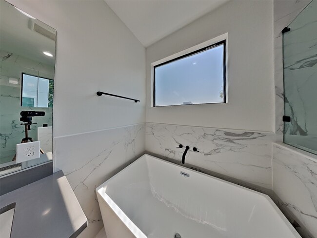 Building Photo - 2307 Emancipation Ave