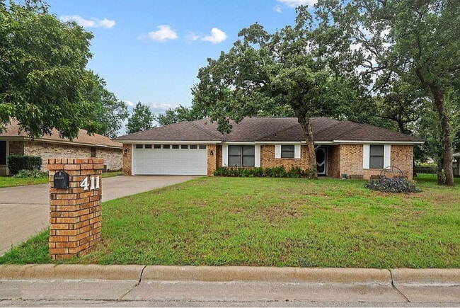 Building Photo - 411 Bluebonnet St Rental