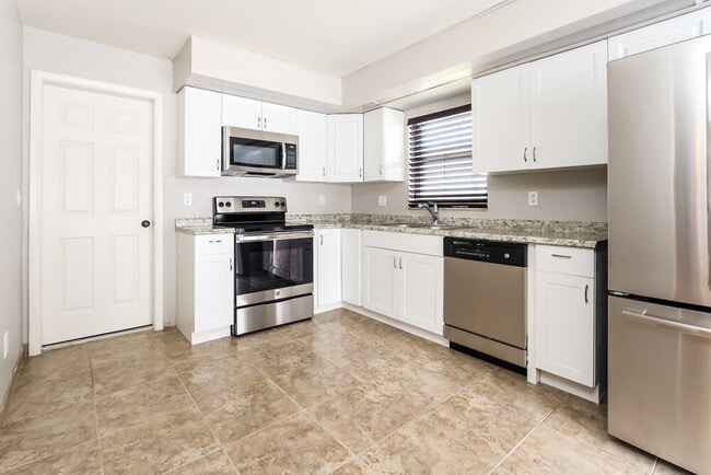 Photo - 1414 NE Van Loon Ln