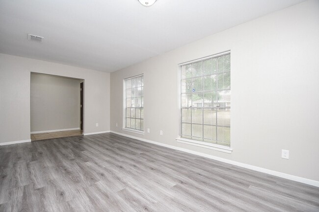 Photo - 422 Skywood Dr