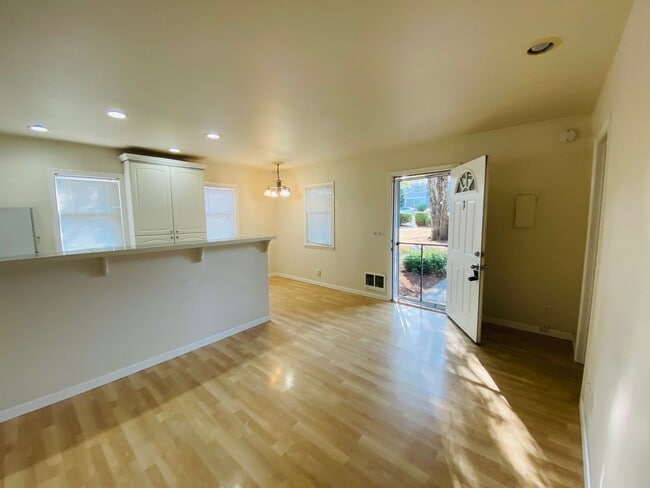 Photo - One Bedroom Cottage Style Home in Central Everett Unit 3