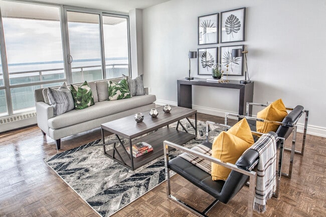 Photo - 2160 Lakeshore Rd