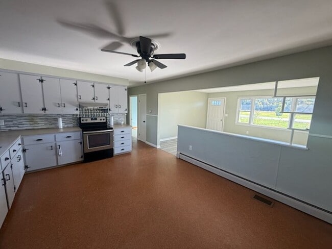 Building Photo - Three Bedroom Single Family House for Rent...