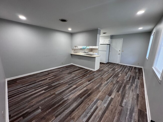 Photo - 1802 1/2  Monroe Street Unidad 1802 1/2 Monroe Street B