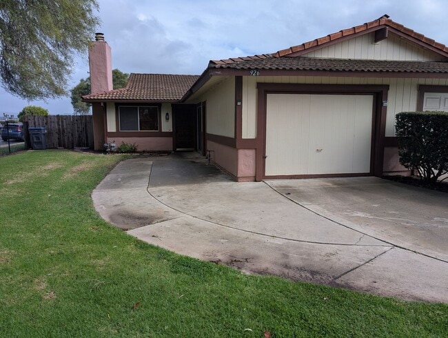 Building Photo - 926 Oleander St