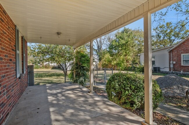 Photo - 223 Cumberland Dr