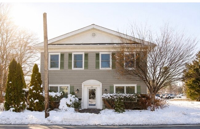 Building Photo - 101 Main St Unit B