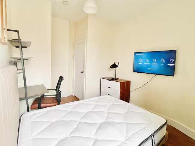 Furnished room/NOT APARTMENT