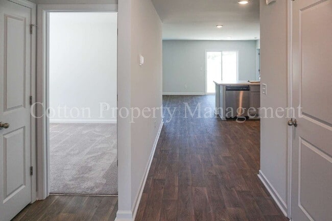 Photo - 602 Draymore Dr NE