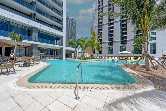 Photo - 601 NE 1st Ave Unidad SI ID1227548P