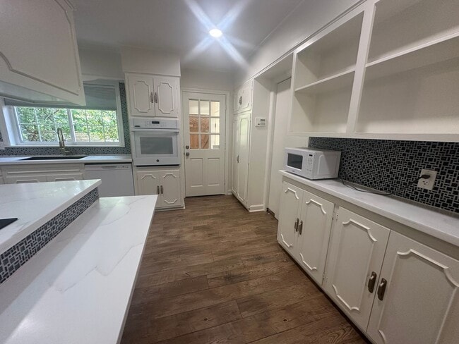 Photo - Gorgeous 3 Bedroom South Highland Home with Bonus Room!