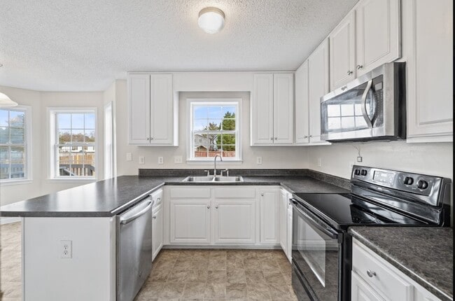 Photo - 137 Woodglen Dr