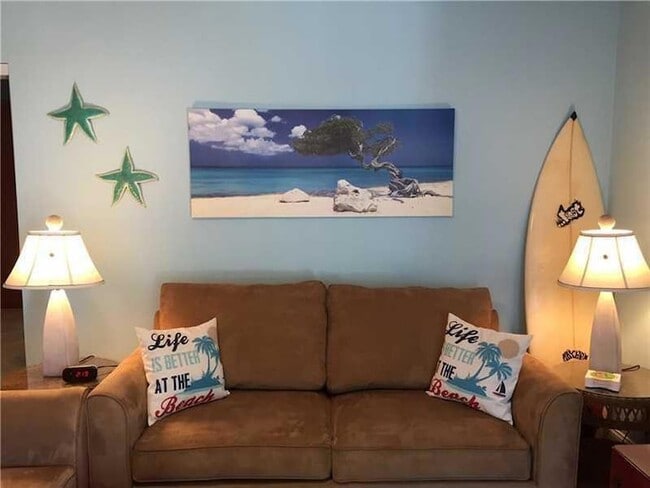 Building Photo - 315 Van Buren St Unit 203B