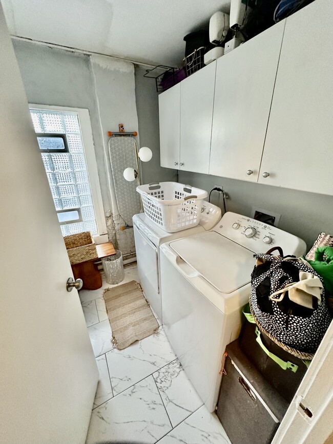 Photo - 920 W 35th Pl