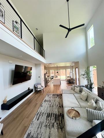 Photo - 2407 Crossman Ave