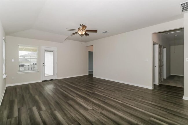 Photo - 117 Sun Grove Trl
