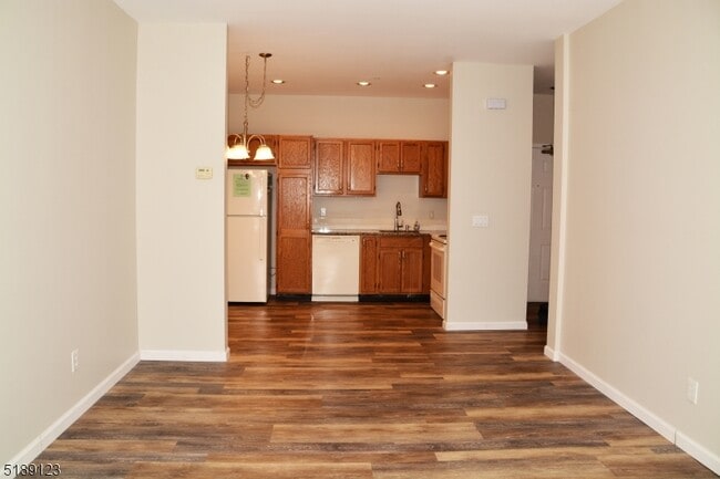 Photo - 2 Richmond Rd Unidad 110