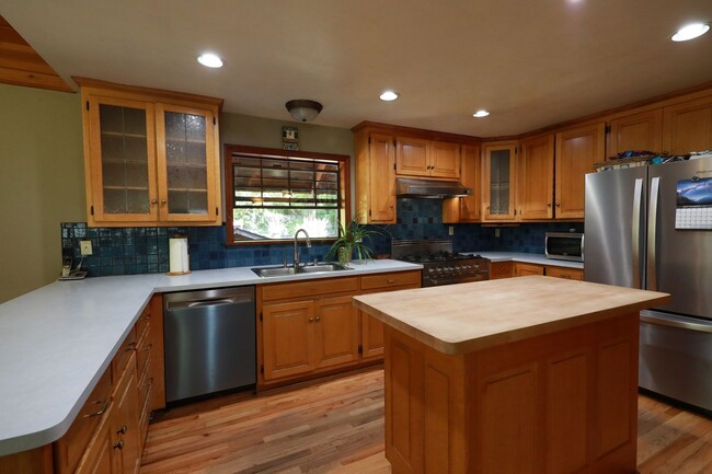 Photo - Spacious Custom Home, Most Utilities Inclu...