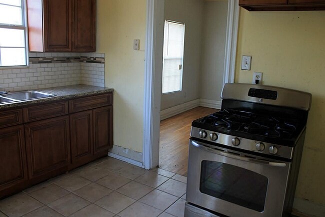 Building Photo - 2908 Truxillo St