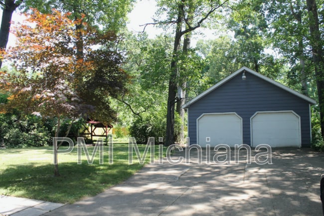 Photo - 52554 Kenilworth Rd