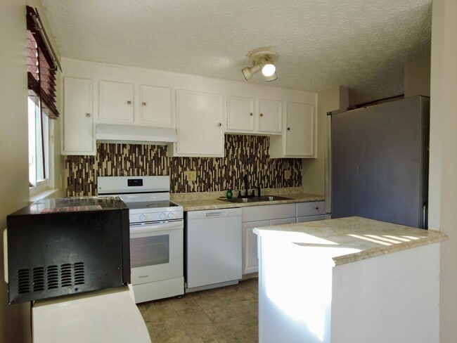 Photo - Spacious 3BR Bi-Level Home with 2-Car Garage in Reynoldsburg – $1,850/mo