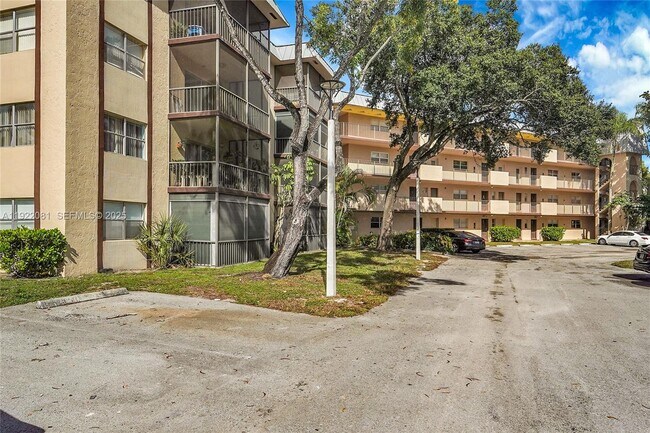 Photo - 6101 N Falls Cir Dr Unit 403