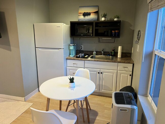 Photo - 2504 Bridgeport Way W Unidad Studio C