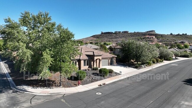 157 E Foothill Dr