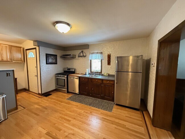 Building Photo - 19 Pitman St Rental