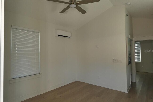 Photo - 220 43rd Ave NE Unit rear apt