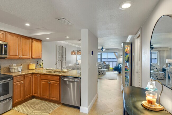 Photo - 4440 NE Sandpebble Trce Unit 104