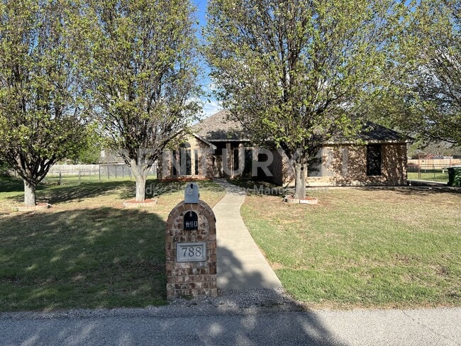 Building Photo - 788 Robin Ct