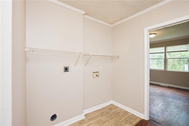 Photo - 164 Hedges St SE
