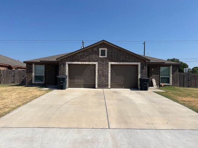 Building Photo - 1501 Justin Lp