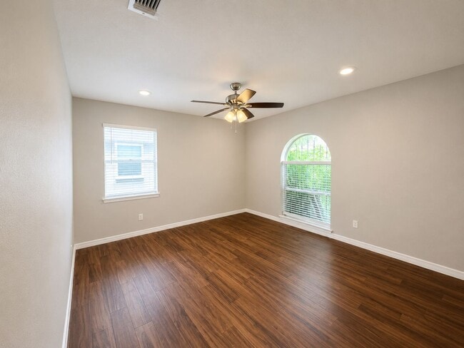 Photo - 930-932 Lindy Court Unidad 930