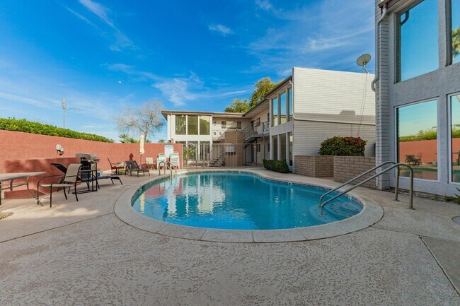 Photo - 6935 E 4th St Unidad 4