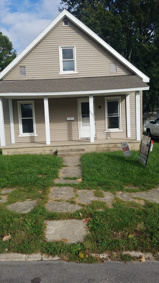 Building Photo - 608 Wallace Ave