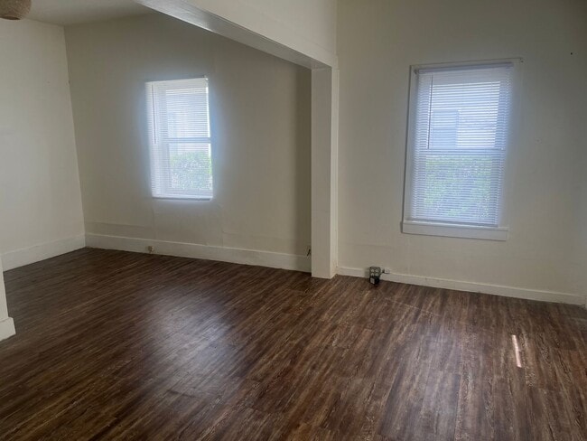 601/603 W. 1st St.